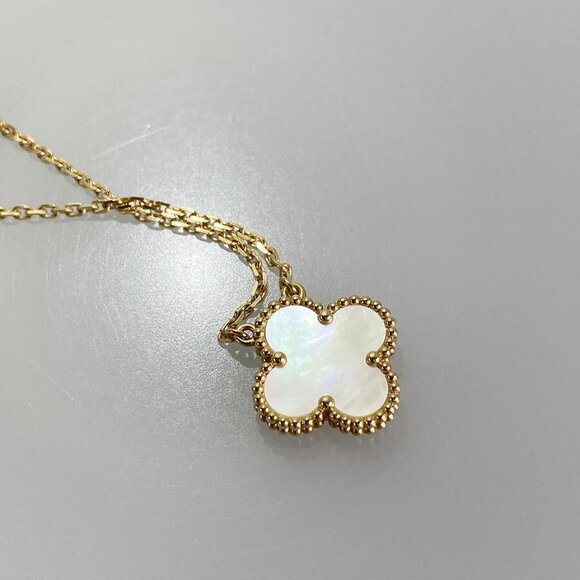 Van Cleef & Arpels Vintage Alhambra Pendant VCARA45900 Yellow gold shell Nec... - Picture 6 of 14